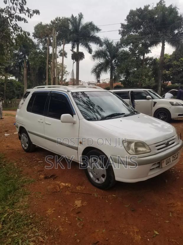 Toyota Raum 2000 White