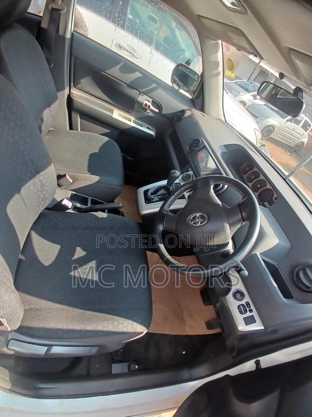 Toyota Corolla Rumion 2009 White