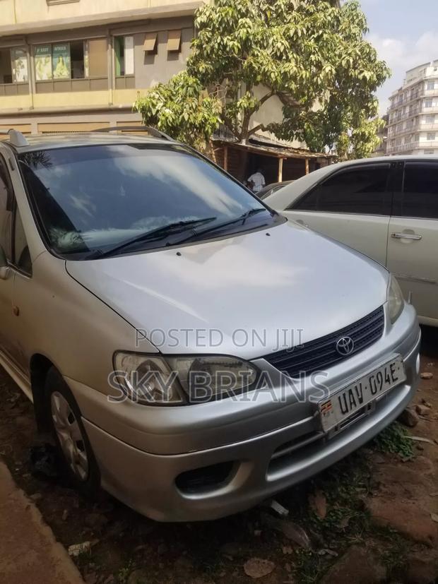 Toyota Corolla Spacio 2000 Silver