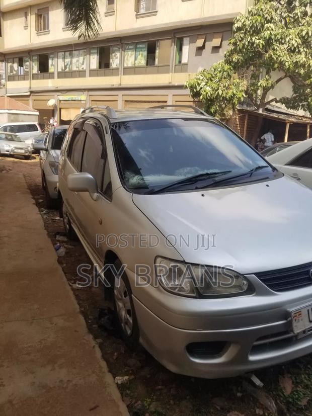 Toyota Corolla Spacio 2000 Silver