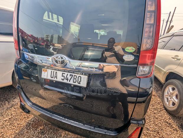 Toyota Noah 2018 Black