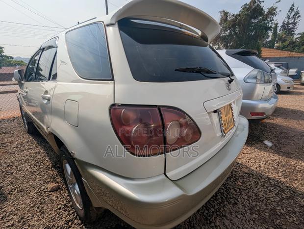 Toyota Harrier 2003 White