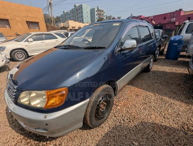 Toyota Ipsum 1998 Blue
