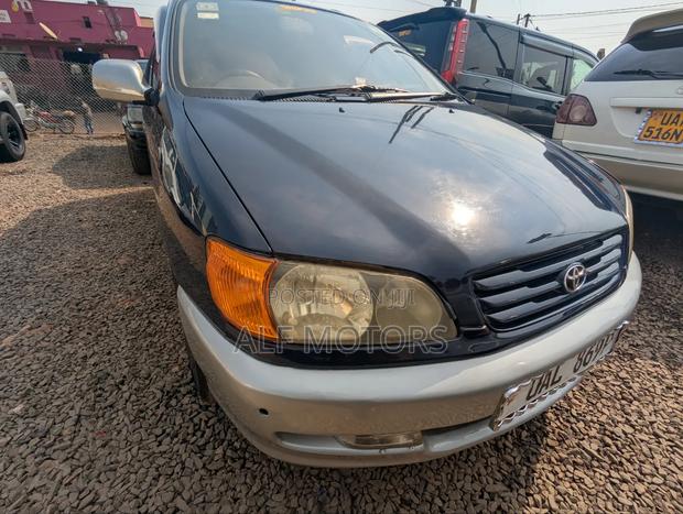 Toyota Ipsum 1998 Blue