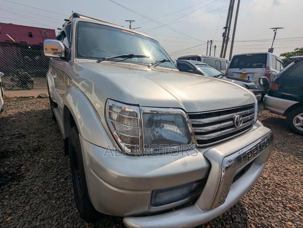 Toyota Land Cruiser Prado 2000 Silver