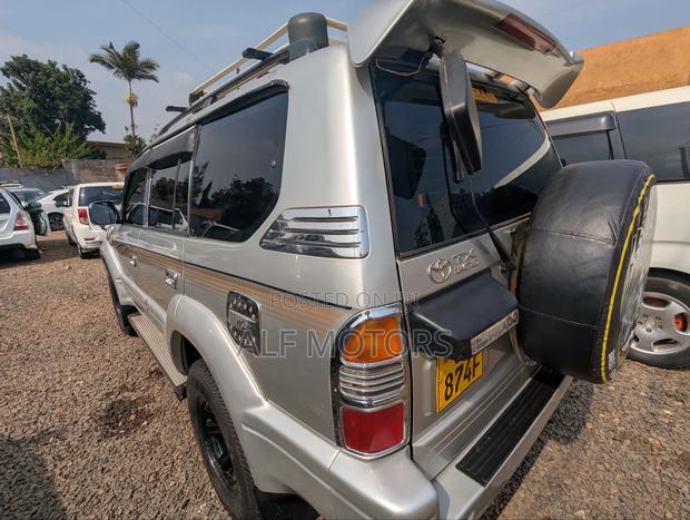 Toyota Land Cruiser Prado 2000 Silver