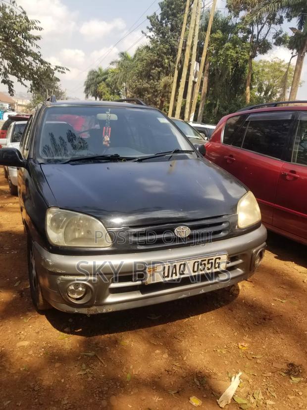 Toyota Raum 2000 Black
