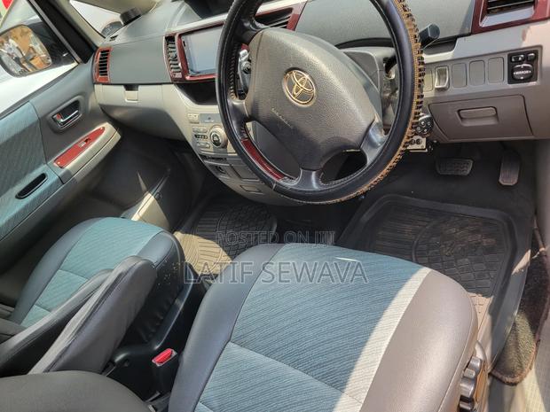 Toyota Noah 2.0 AWD (8 Seater) 2004 Black