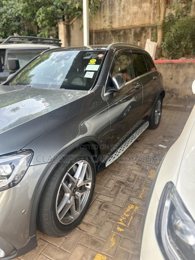Mercedes-Benz GLC-Class GLC250 Sport Utility 4-Door (2.0L, 4cyl Turbo) Gray