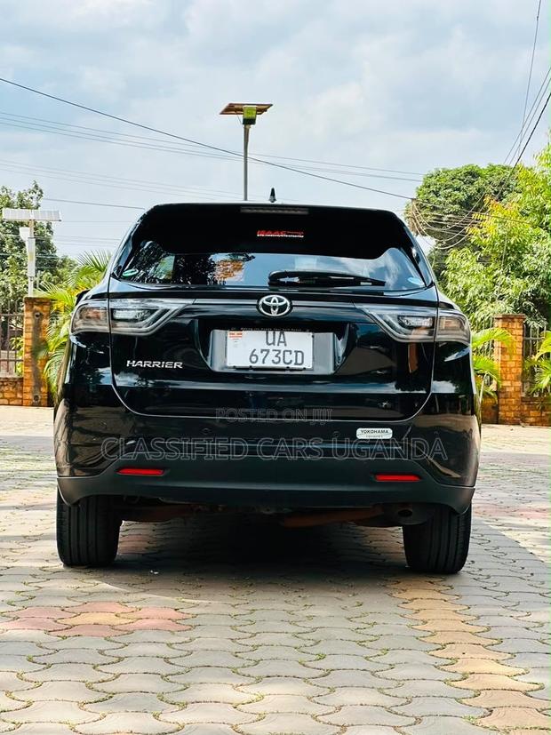 Toyota Harrier 2.0 2015 Black