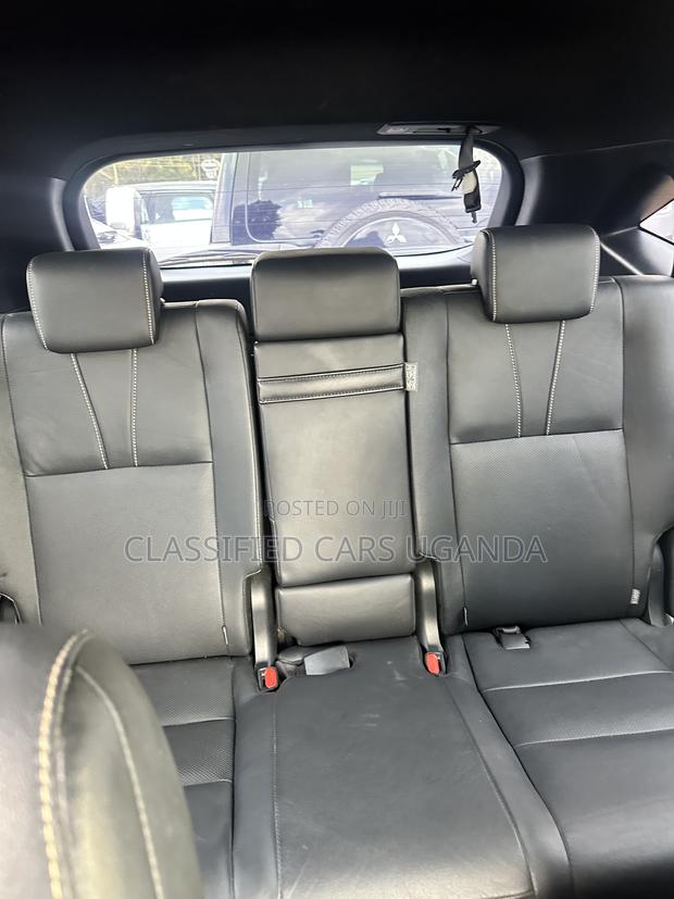 Toyota Harrier 2.0 2017 Black