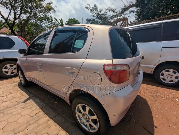 Toyota Vitz 2005 Pink