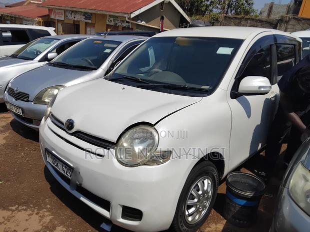Toyota Sienta 2008 White