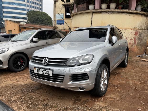 Volkswagen Touareg 2014 Gray
