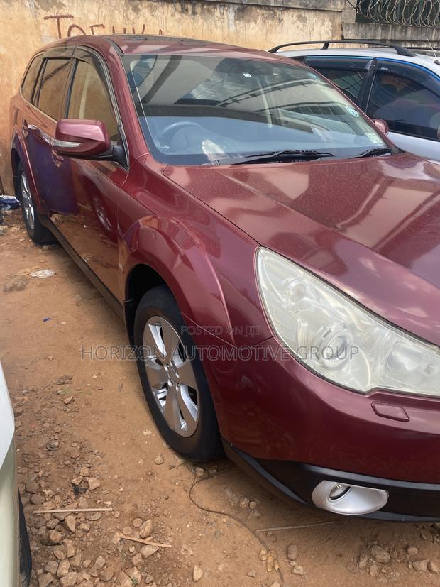 Subaru Outback 2.5i 2010 Maroon
