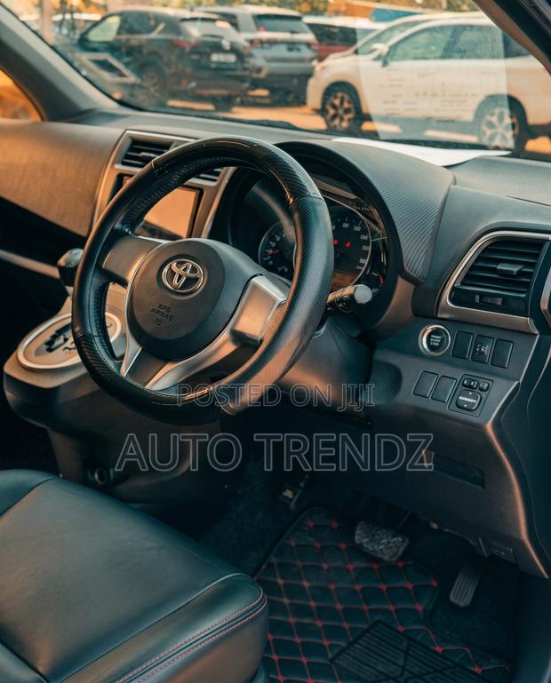 Toyota Ractis 1.5 FWD 2013 Blue