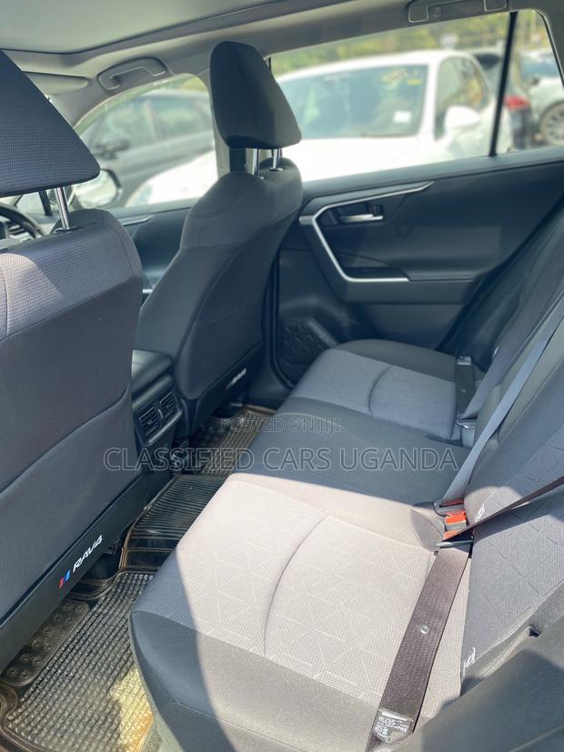 Toyota RAV4 LE AWD 2019