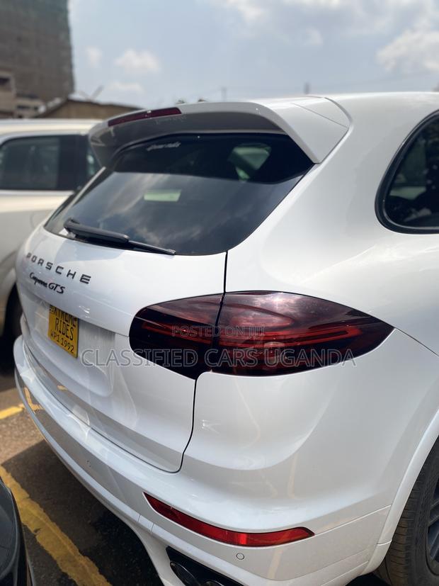Porsche Cayenne Base AWD 2017 White