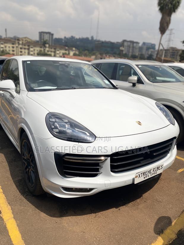 Porsche Cayenne Base AWD 2017 White