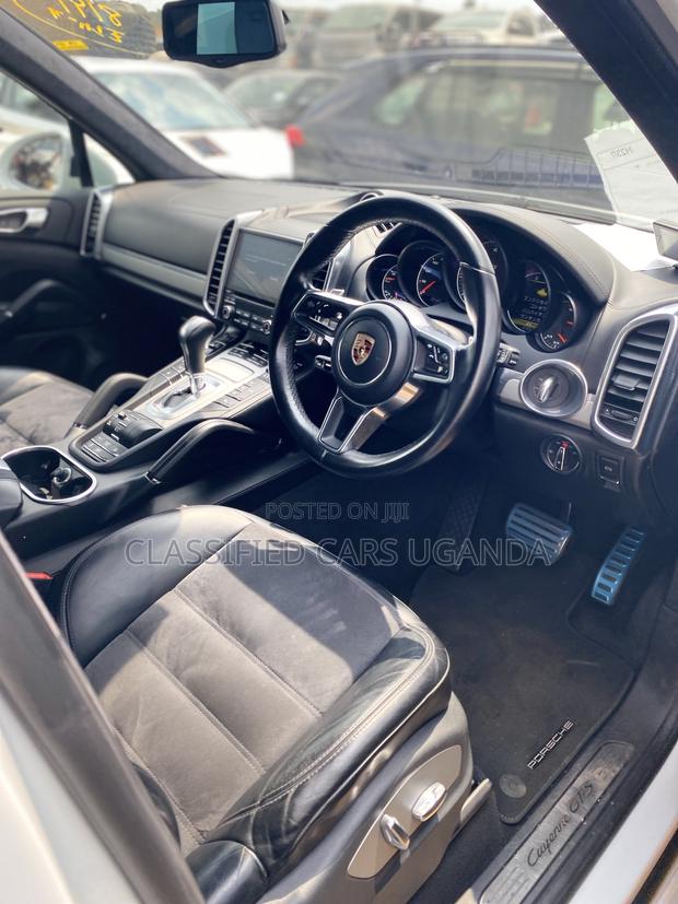 Porsche Cayenne Base AWD 2017 White