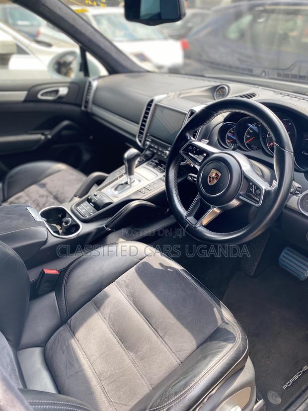 Porsche Cayenne Base AWD 2017 White