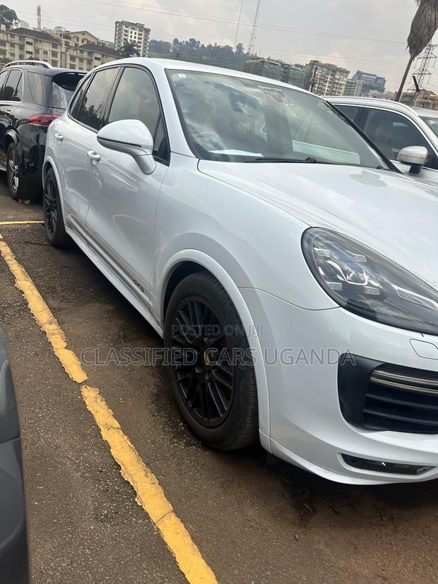 Porsche Cayenne Base AWD 2017 White