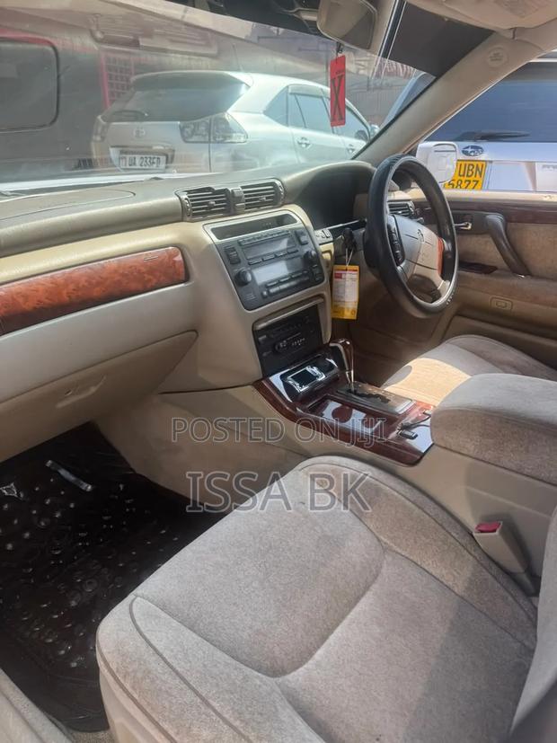 Toyota Crown Majesta 2004 White