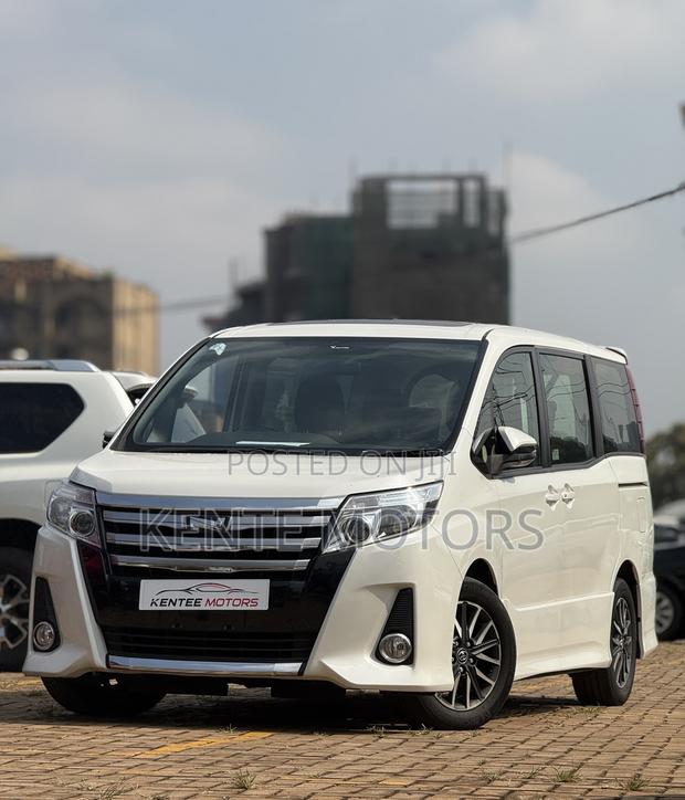 Toyota Noah 2.0 AWD (7 Seater) 2015 White