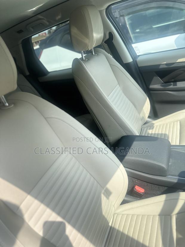 Land Rover Discovery 2016 Silver