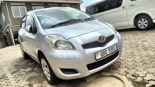 Toyota Vitz 2009 Silver