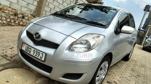 Toyota Vitz 2009 Silver