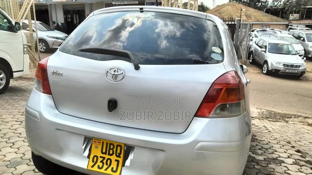 Toyota Vitz 2009 Silver