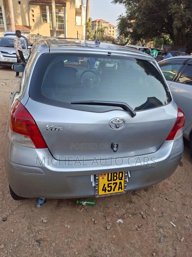 Toyota Vitz 2010 Gray