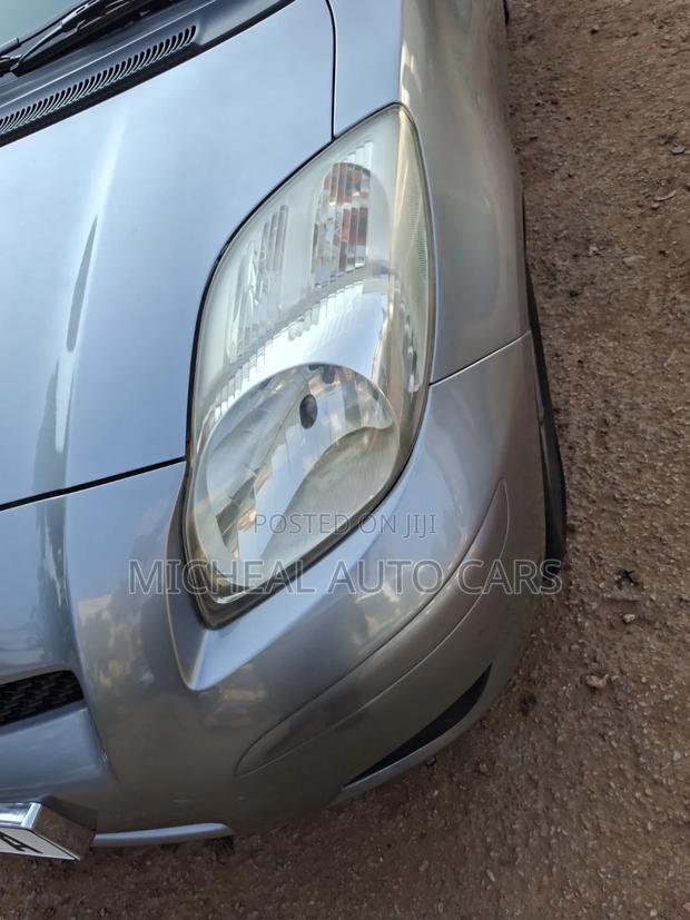 Toyota Vitz 2010 Gray