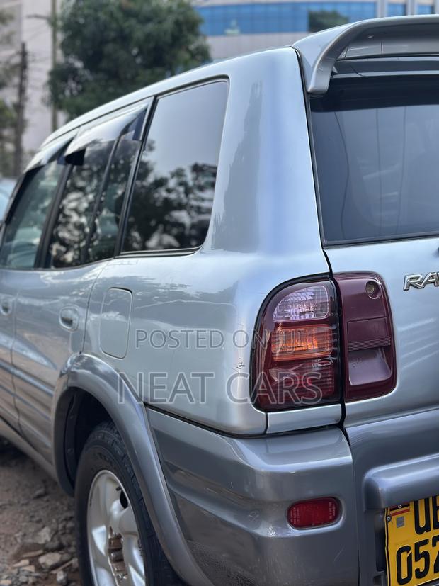 Toyota RAV4 1999 Silver