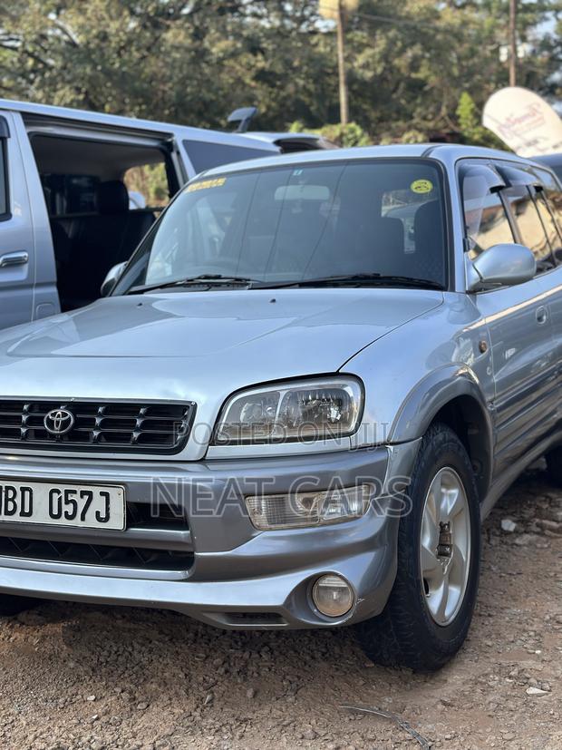 Toyota RAV4 1999 Silver