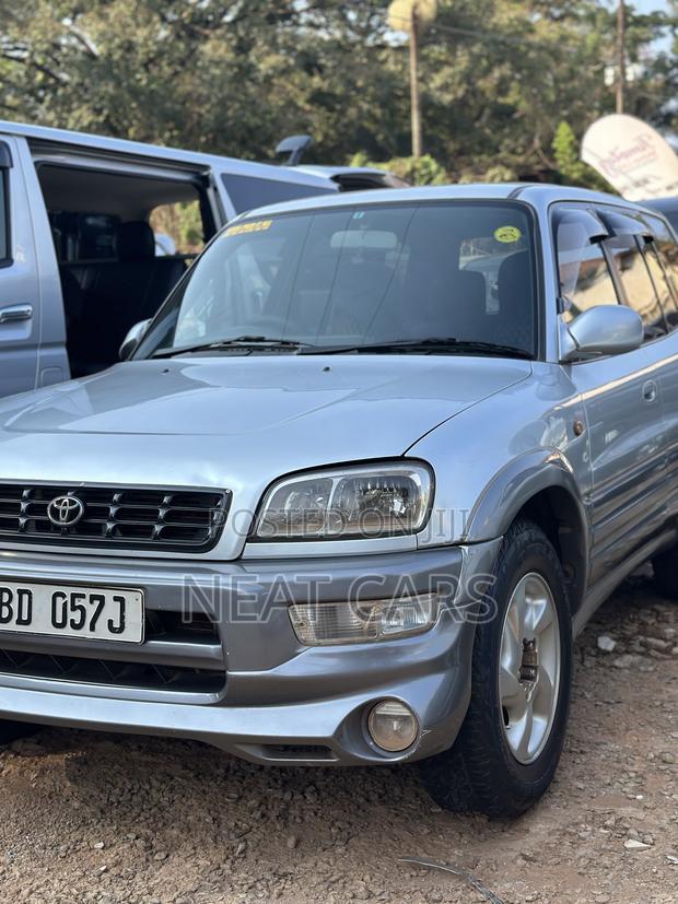 Toyota RAV4 1999 Silver