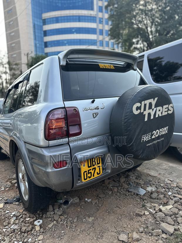Toyota RAV4 1999 Silver