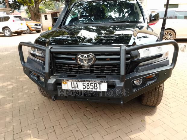 Toyota Land Cruiser 2010 Black