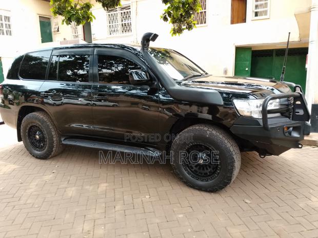 Toyota Land Cruiser 2010 Black