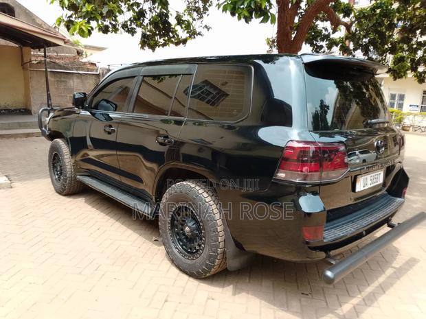 Toyota Land Cruiser 2010 Black
