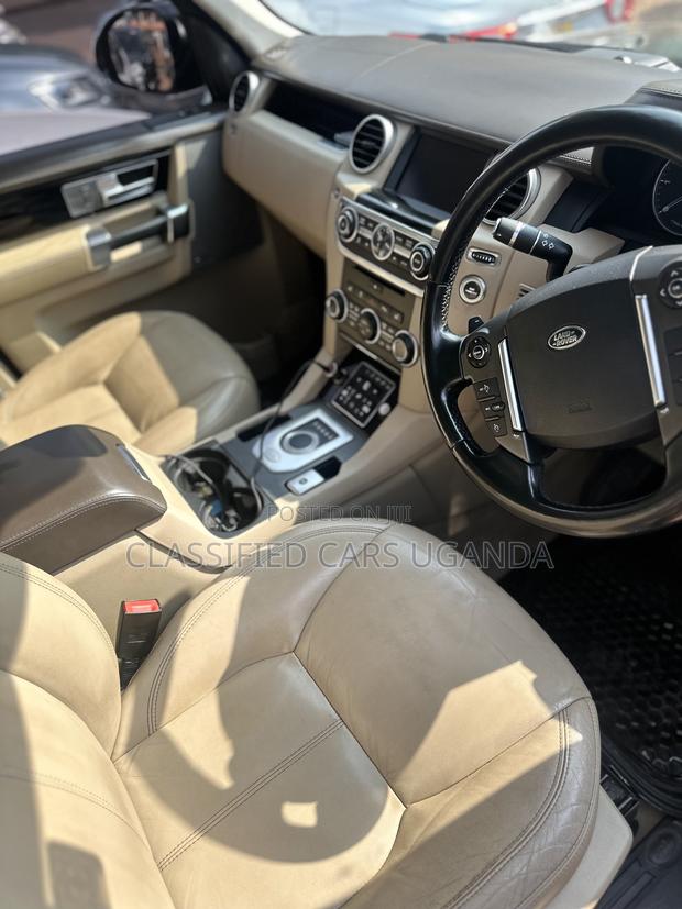 Land Rover Discovery 2016 Black