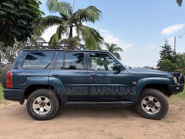 Nissan Patrol 2012 Blue