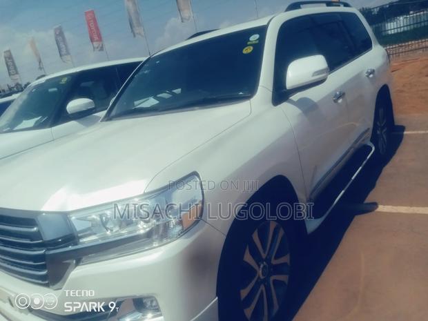 Toyota Land Cruiser Prado 2017 White