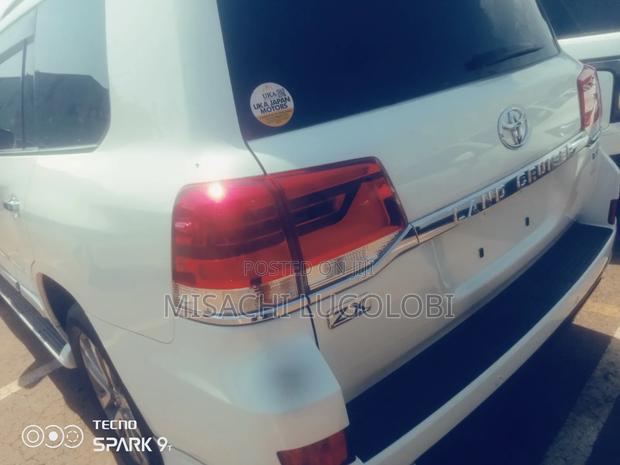 Toyota Land Cruiser Prado 2017 White