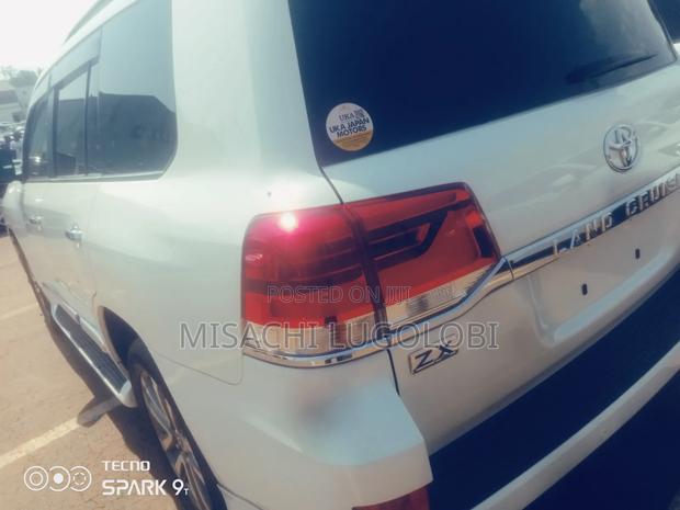 Toyota Land Cruiser Prado 2017 White