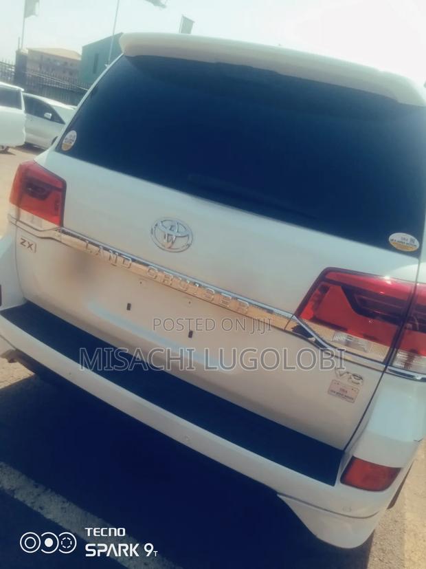 Toyota Land Cruiser Prado 2017 White