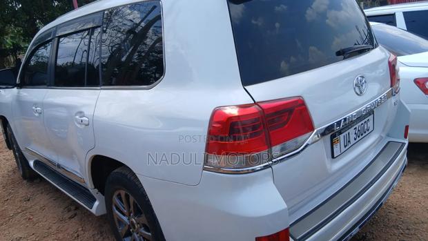 Toyota Land Cruiser Prado 2011 White