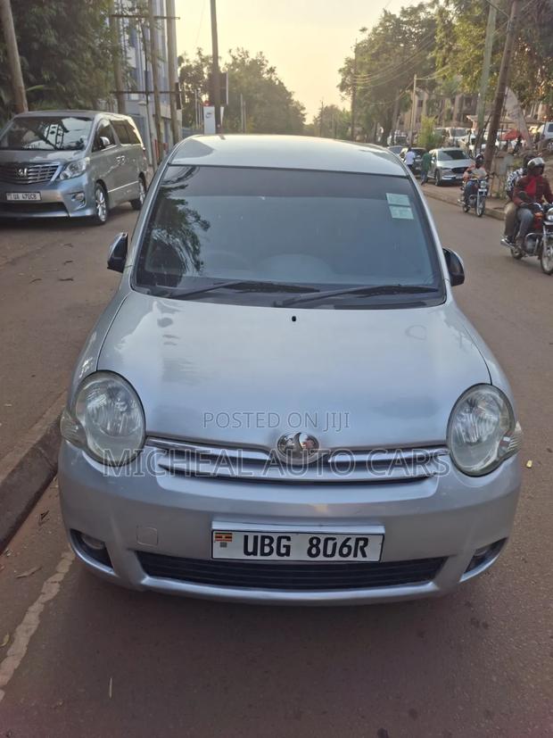 Toyota Sienta 2008 Gray