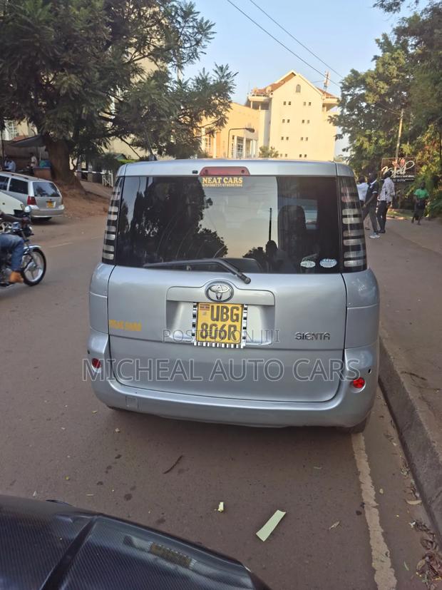 Toyota Sienta 2008 Gray